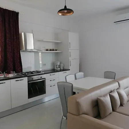 Tudor Apartaments *